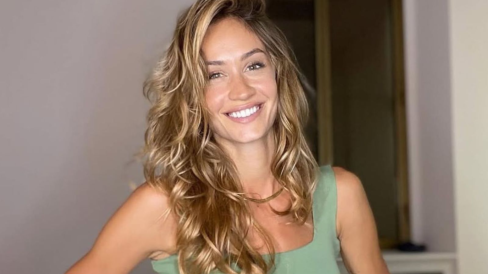Un primo piano di Helena Prestes