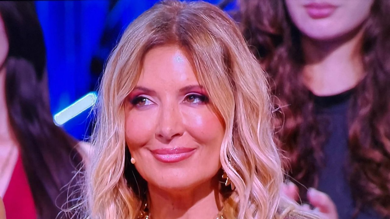 Selvaggia Lucarelli ospite dell'Isola dei Famosi