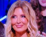 L’Isola dei Famosi,  Selvaggia Lucarelli affonda Omar Fantini:  “Io sono come il luminol, illumino il vero te”