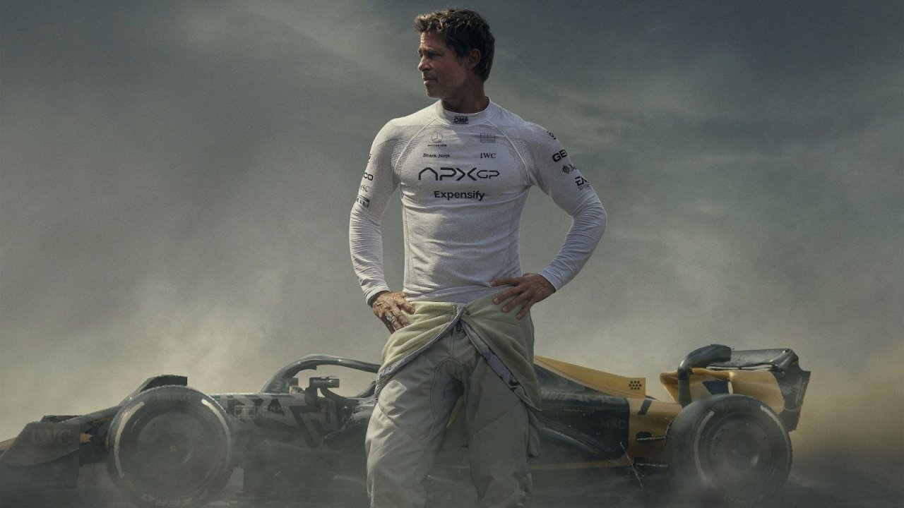 F1: Brad Pitt in un banner promozionale del film