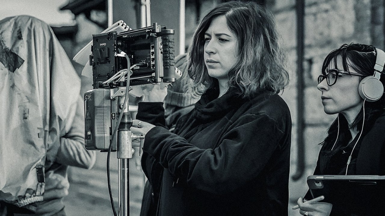 Mara Fondacaro insieme alla segretaria di edizione Sabrina Viggiano sul set