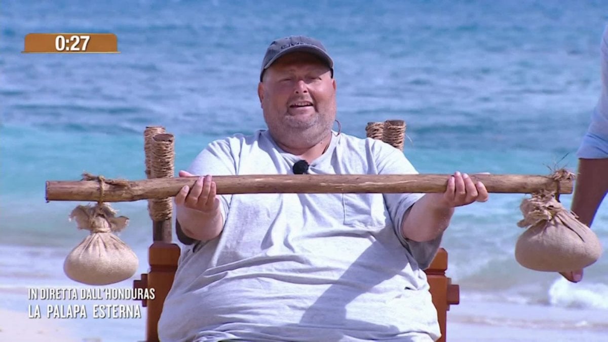 l isola dei famosi adinolfi ha davvero perso tutti quei chili lui festeggia ma cruciani resta scettico
