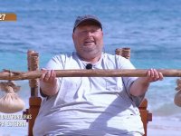 L'isola dei famosi, Adinolfi ha davvero perso tutti quei chili? Lui festeggia, ma Cruciani resta scettico