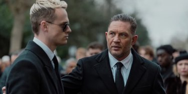 Mobland Anson Boon Tom Hardy Scena Serie Tv Paramount Plus