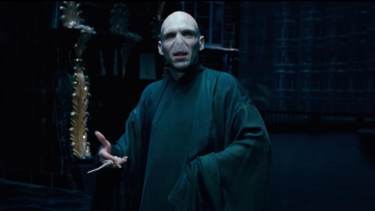 Ralph Fiennes nei panni di Voldemort
