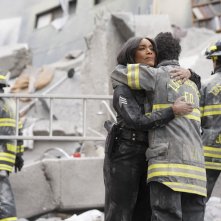 9-1-1. Angela Bassett in una scena del finale dell'ottava stagione.