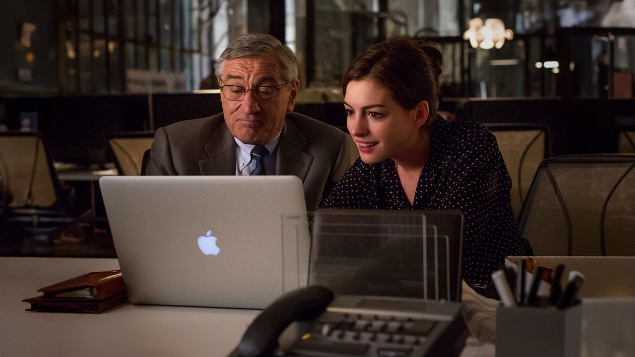 Robert De Niro e Anne Hathaway ne Lo stagista inaspettato