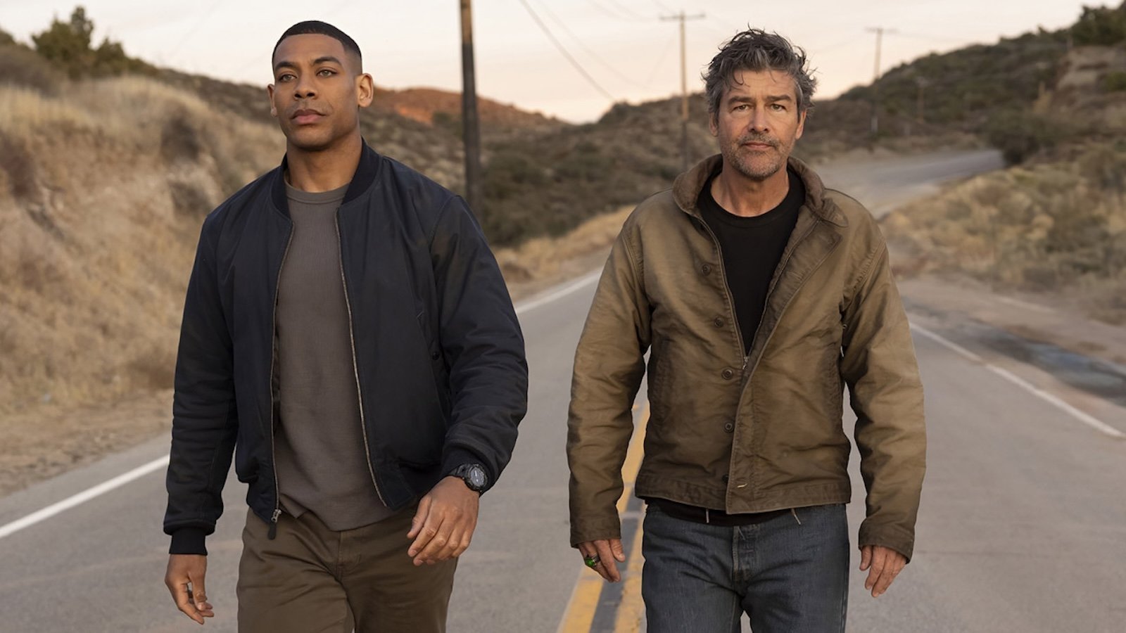 Lanterns, Aaron Pierre e Kyle Chandler nella prima immagine della serie DCU