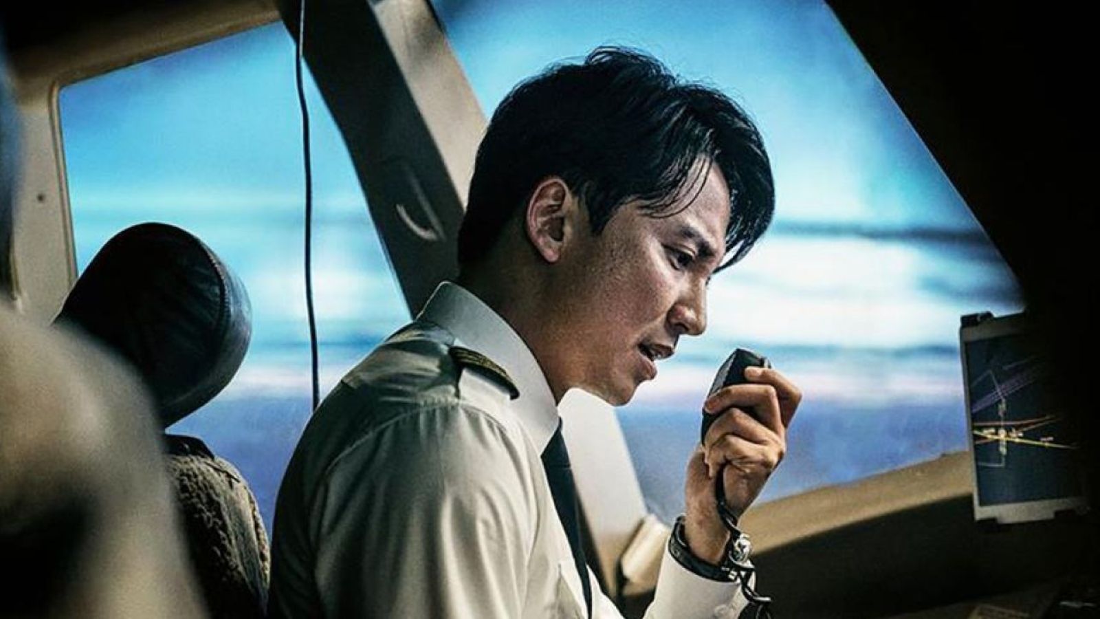 Il pilota in una scena di Emergency Declaration