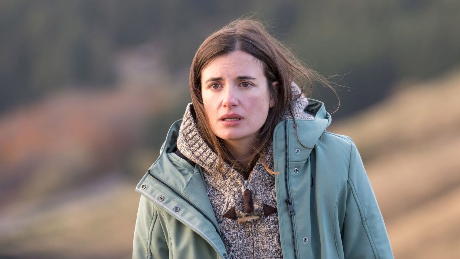 Camille Claris nel ruolo di Lucie Carrera