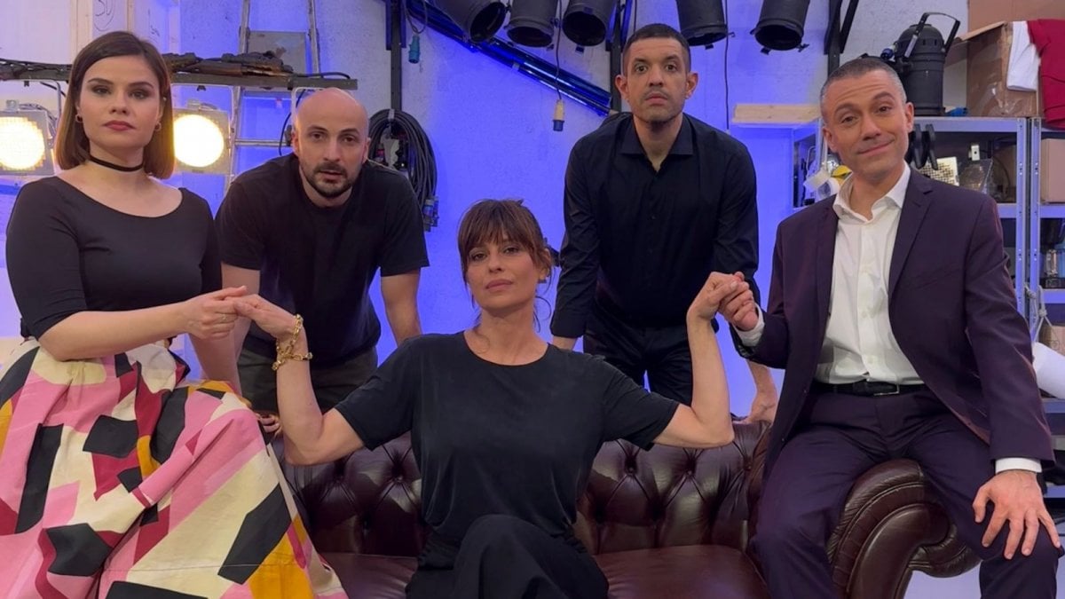 In&Out Niente di serio stasera su TV8: Claudia Pandolfi e Frank Matano ospiti della seconda puntata In&Out Niente di serio stasera su TV8: Claudia Pandolfi e Frank Matano ospiti della seconda puntata