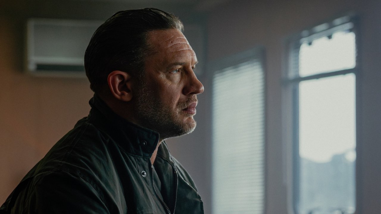 MobLand, Tom Hardy in una scena della serie