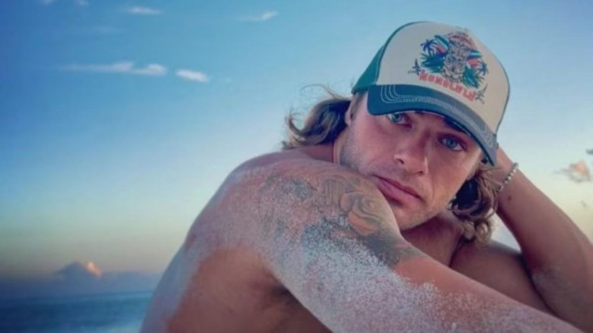 Grande Fratello, Sergio D’Ottavi dimentica Greta Rossetti: spunta una nuova ragazza accanto a lui Grande Fratello, Sergio D’Ottavi dimentica Greta Rossetti: spunta una nuova ragazza accanto a lui