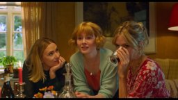 My Mother's Wedding - Trailer del film con Scarlett Johansson, Sienna Miller e Krirstin Scott Thomas