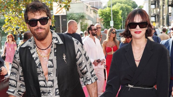Can Yaman e il suo Sandokan accolti da un bagno di folla: le foto più belle del divo turco dall'IGSF