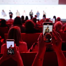 Fan di Can Yaman alla presentazione di Sandokan all'IGSF