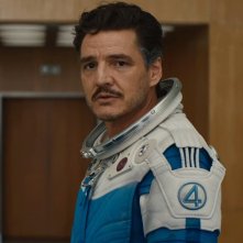 I Fantastici 4: Gli Inizi, Pedro Pascal con indosso la tuta da astronauta
