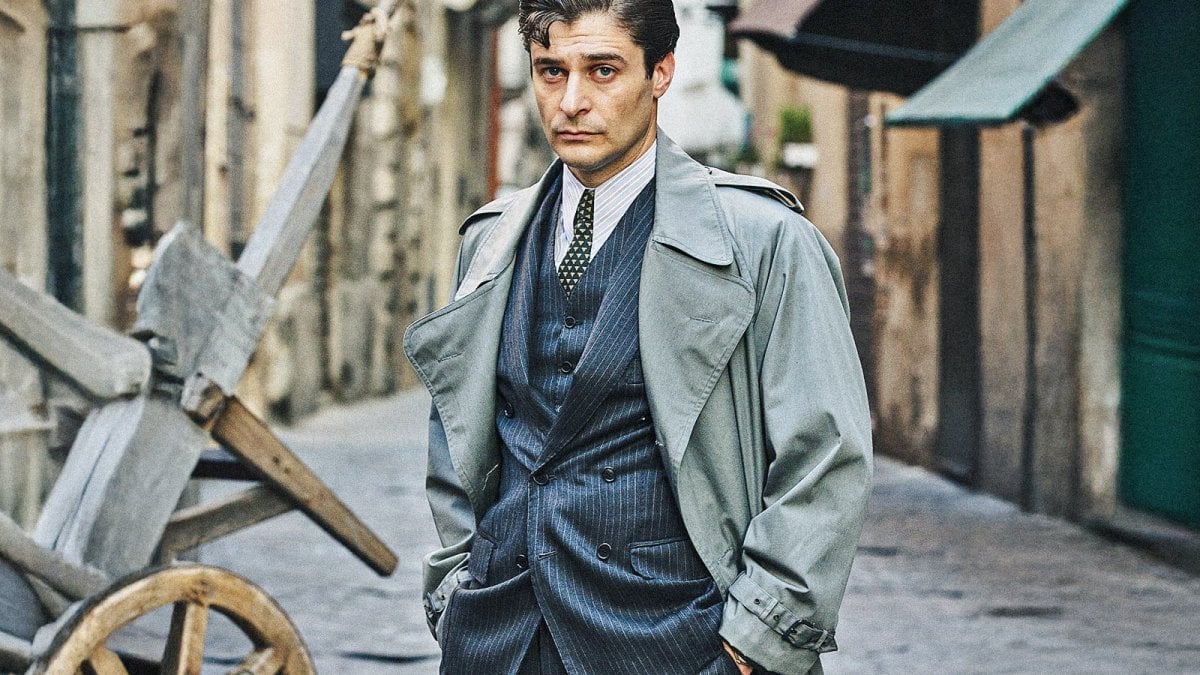 Il Commissario Ricciardi prepara il ritorno in TV: dove ritroveremo Lino Guanciale all Il Commissario Ricciardi prepara il ritorno in TV: dove ritroveremo Lino Guanciale all