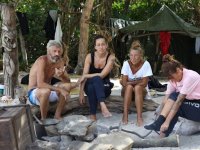 L'Isola dei Famosi, Omar a Teresanna: 'Fai solo sceneggiate napoletane'. 'Razzista bergamasco', replica lei