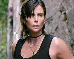 Charlize Theron: 'Gli uomini fanno flop e lavorano ancora: Hollywood non scommette sugli action con donne'