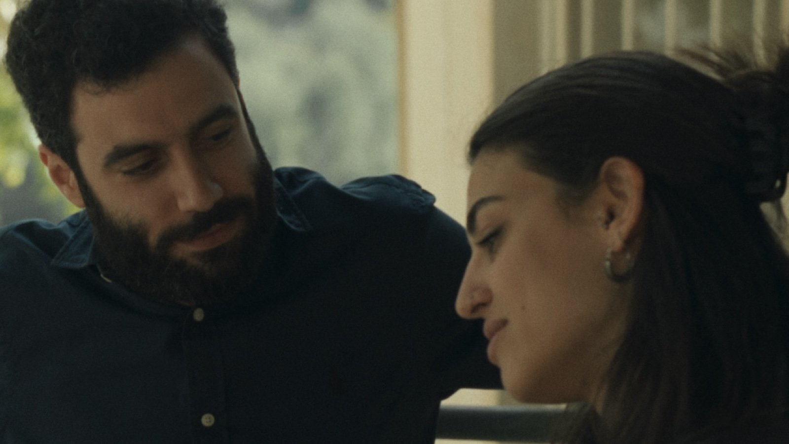 Una scena di Happy Holidays