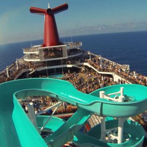 Trainwreck: Poop Cruise - la nave Carnival Triumph