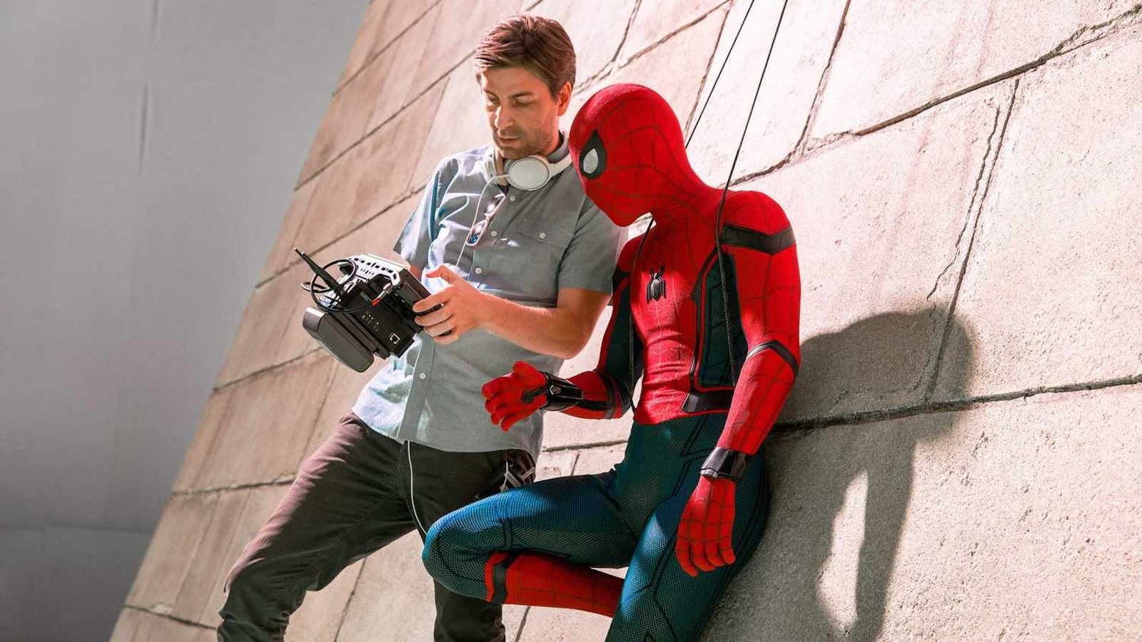 Jon Watts e Tom Holland sul set di Spider-Man