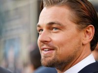 Leonardo DiCaprio, a Venezia per il matrimonio di Jeff Bezos, nasconde il volto ai fotografi