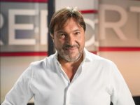 Sigfrido Ranucci non entra alla presentazione dei palinsesti RAI, ma si unisce alla protesta dei giornalisti