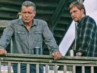 The Waterfront, l'analisi del finale: il thriller esplode con il villain psicopatico di Topher Grace
