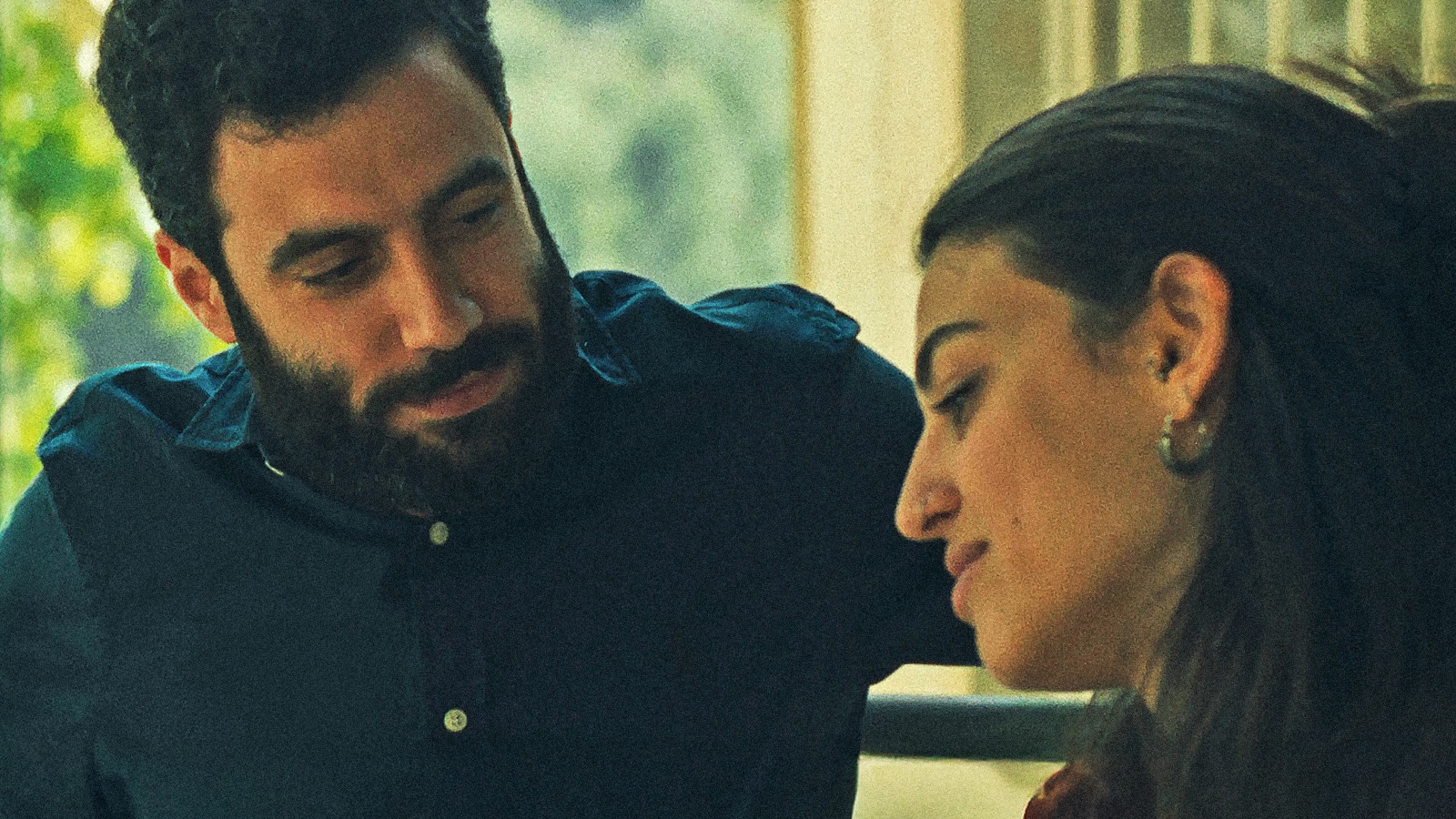 Una scena di Happy Holidays