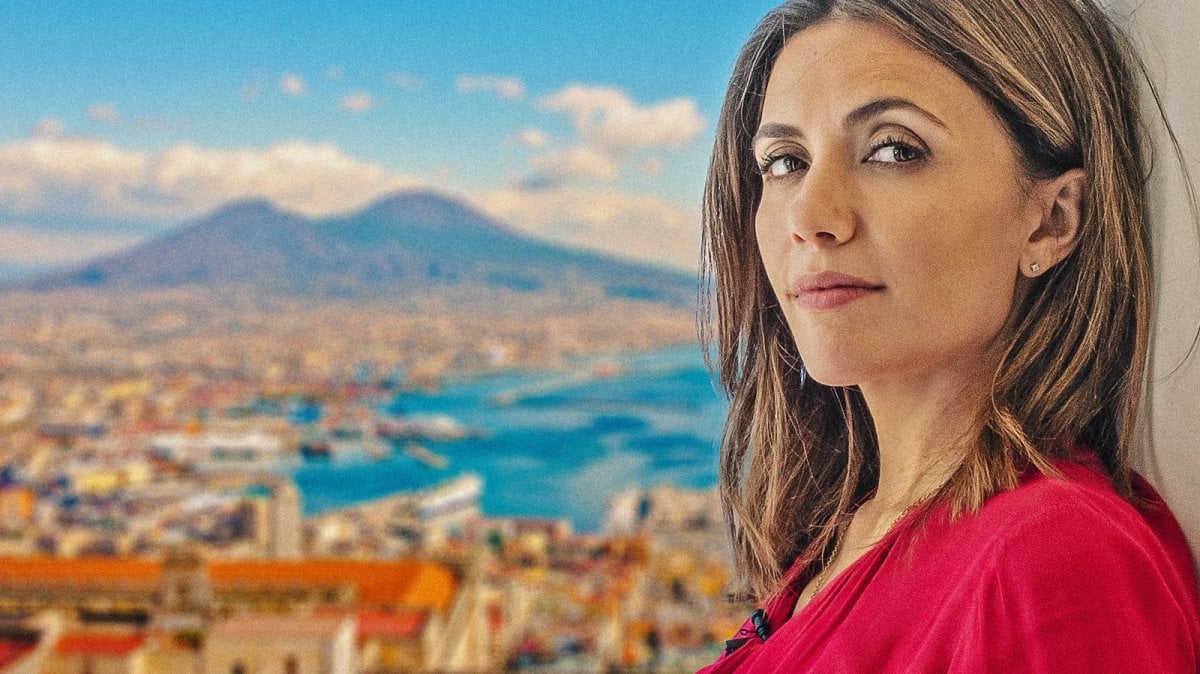 Da Sara – La donna nell’ombra a Mina Settembre, da Pizzofalcone a Ricciardi: la Napoli di Maurizio De Giovanni Da Sara – La donna nell’ombra a Mina Settembre, da Pizzofalcone a Ricciardi: la Napoli di Maurizio De Giovanni