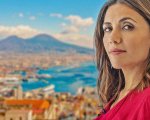 Da Sara – La donna nell’ombra a Mina Settembre, da Pizzofalcone a Ricciardi: la Napoli di Maurizio De Giovanni