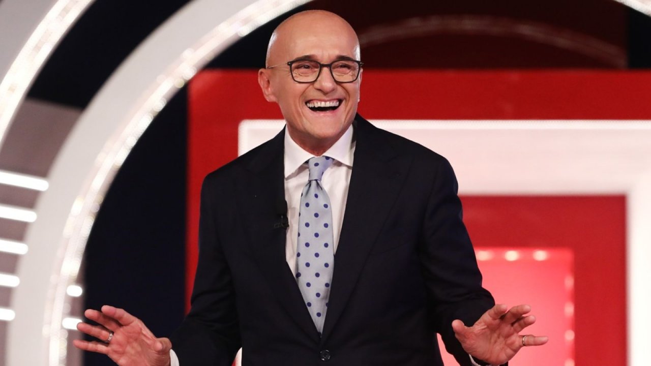 Alfonso Signorini condurrà anche la prossima edizione del Grande Fratello