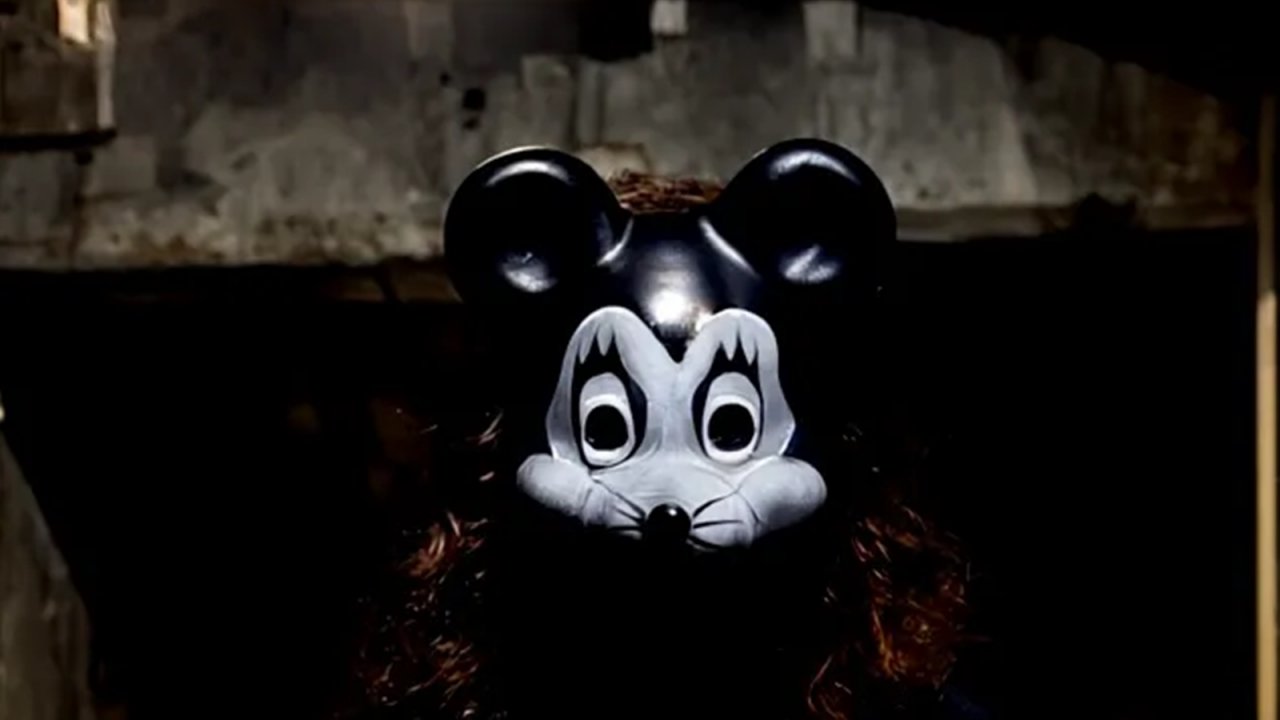 Minni diventa una spietata killer nella prima foto dell'horror Minnie's Midnight Massacre