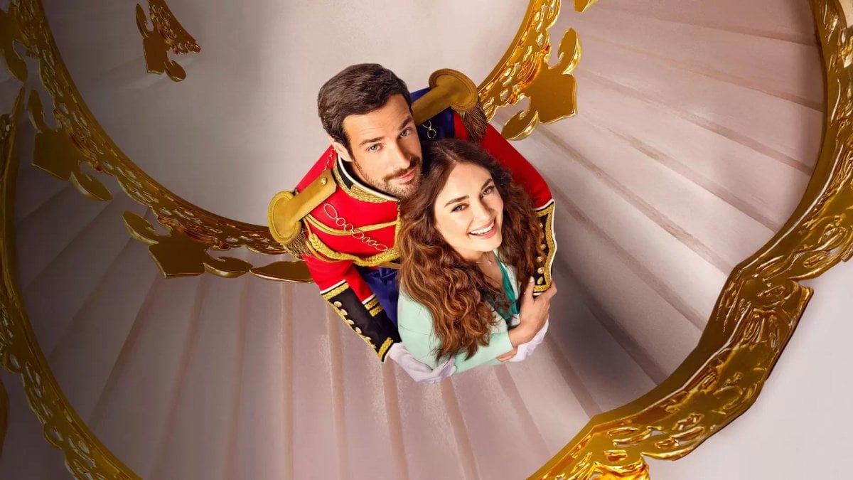 un amore regale la recensione romanticismo a palazzo in una prevedibile rom com