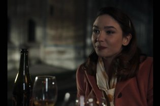 Di là dal fiume e tra gli alberi - Trailer italiano del film con Liev Schreiber e Matilda De Angelis