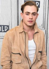 Locandina di Dacre Montgomery