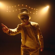 Incanto: il clown di Giorgio Panariello si rivolge al pubblico del circo