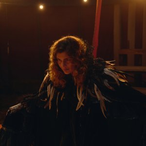 Incanto: la malvagia Vittoria Puccini in una scena