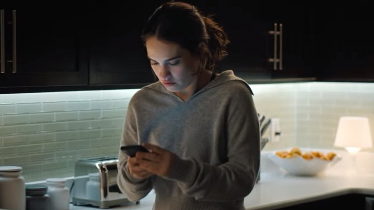 Lily James e Riz Ahmed sono in pericolo nel trailer di Relay, il nuovo thriller diretto da David Mackenzie