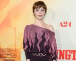 Emma Stone ha ceduto al bisturi? Ecco com'è apparsa alla premiere di Eddington