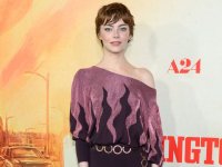 Emma Stone ha ceduto al bisturi? Ecco com'è apparsa alla premiere di Eddington