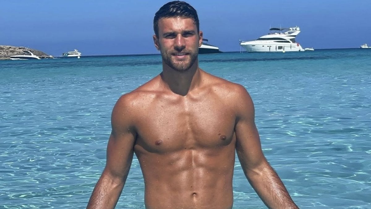 Temptation Island, Flavio Ubirti: chi è il tentatore toscano che ha stregato il villaggio Temptation Island, Flavio Ubirti: chi è il tentatore toscano che ha stregato il villaggio