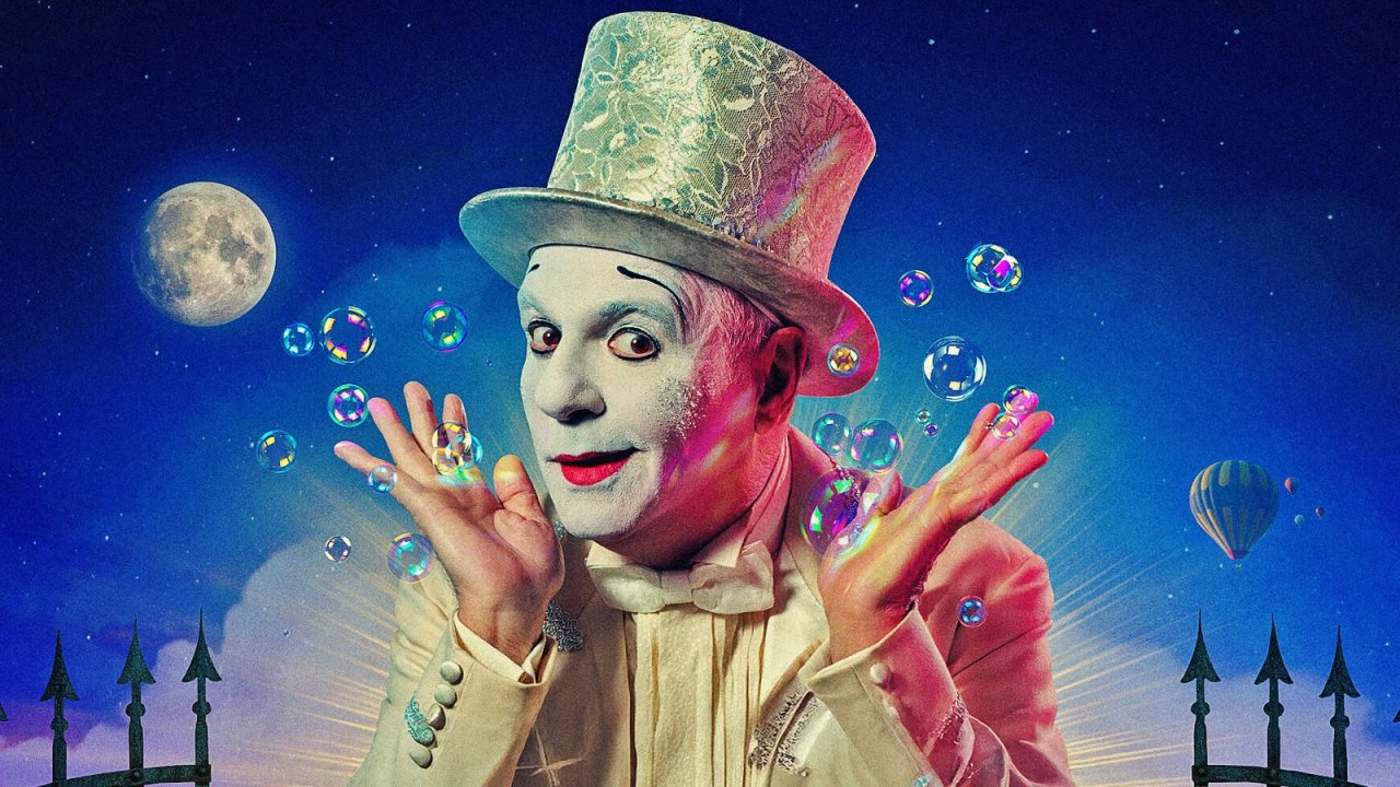 Mia McGovern Zaini posa la testa sul petto di Giorgio Panariello