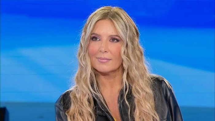 Selvaggia Lucarelli smaschera i tradimenti di Cruciani: “Ho letto i messaggi….”