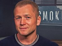 Smoke, Taron Egerton: 'Essere produttore non cambia il mio status sul set. Io villain per un cinecomic? Forse'