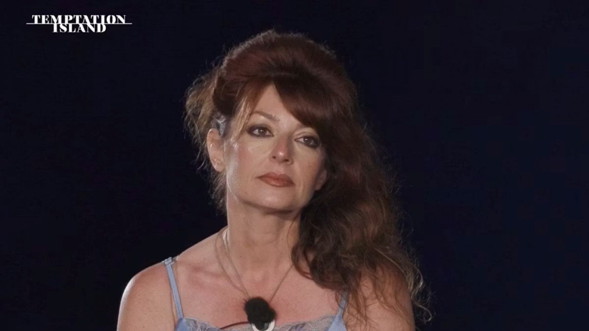 Temptation Island, Alessio gela Sonia: “Le ho chiesto di sposarmi per gratitudine”. Lei crolla