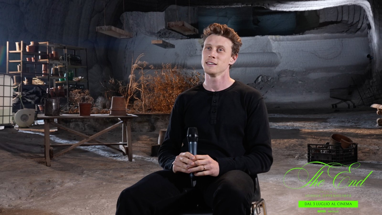 George MacKay è il protagonista di The End di Joshua Oppenheimer