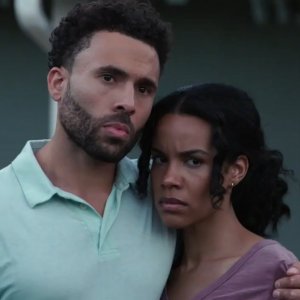 Nuotando nella follia: un'immagine del thriller